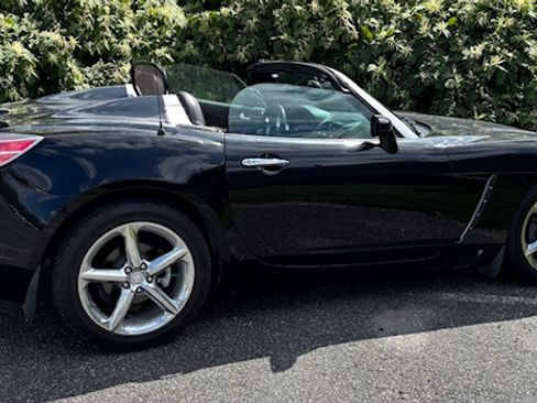Used 2009 Saturn Sky Red Line w/ Weekend Getaway Package image 1