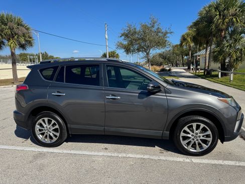 Used 2018 Toyota RAV4 Limited image 2