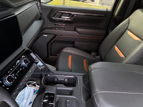 Used 2024 GMC Sierra 1500 AT4 w/ Technology Package AWD/4WD image 6