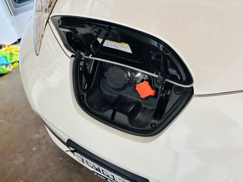 Used 2015 Nissan Leaf S w/ Charge Package image 12