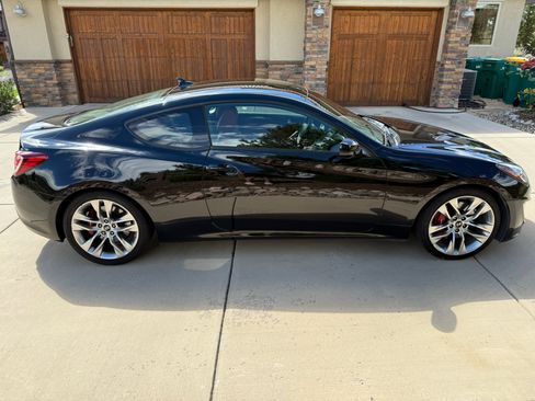 Used 2013 Hyundai Genesis 3.8 image 9