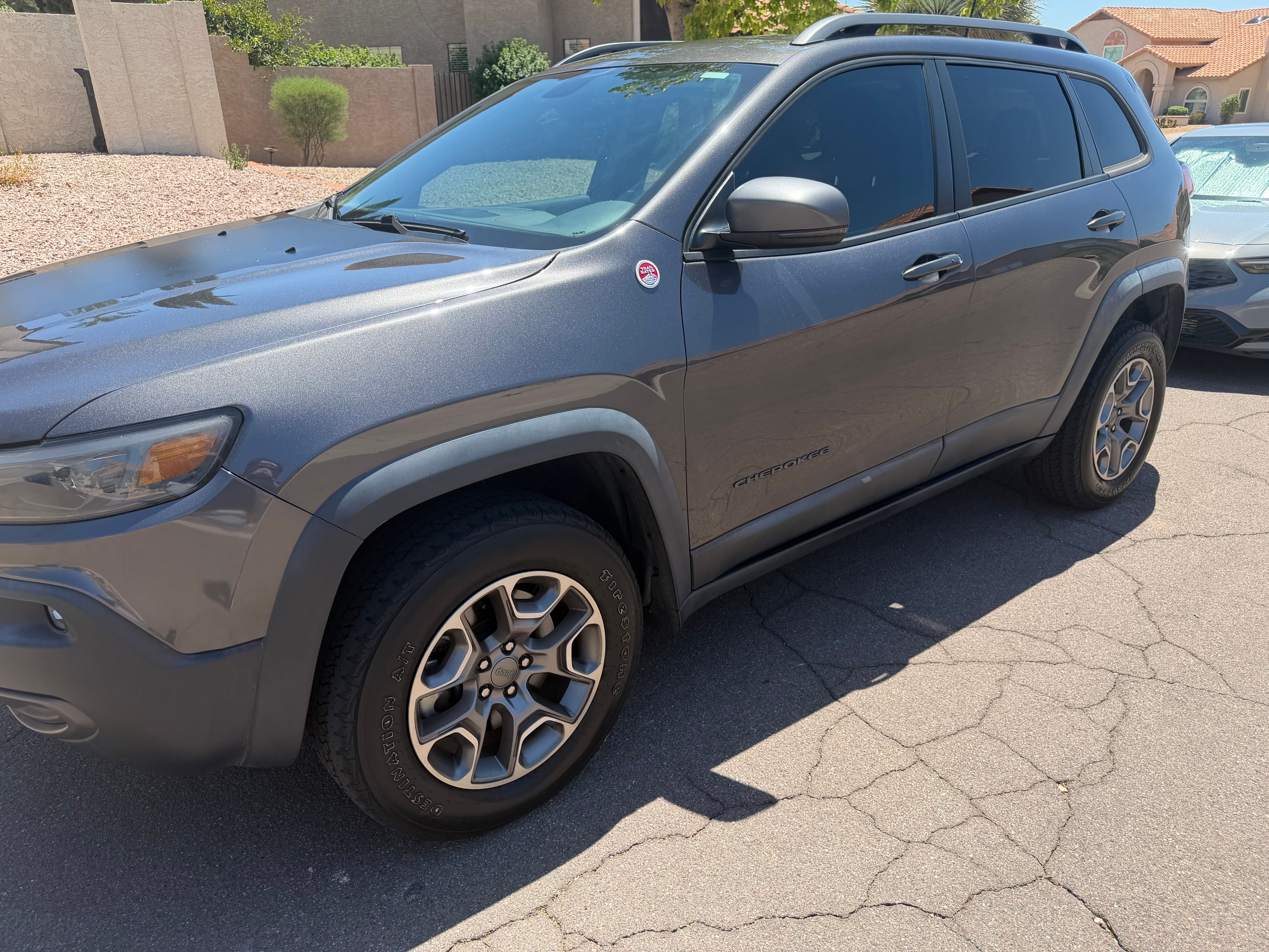 Used 2020 Jeep Cherokee Trailhawk w/ Comfort/Convenience Group AWD/4WD image 2