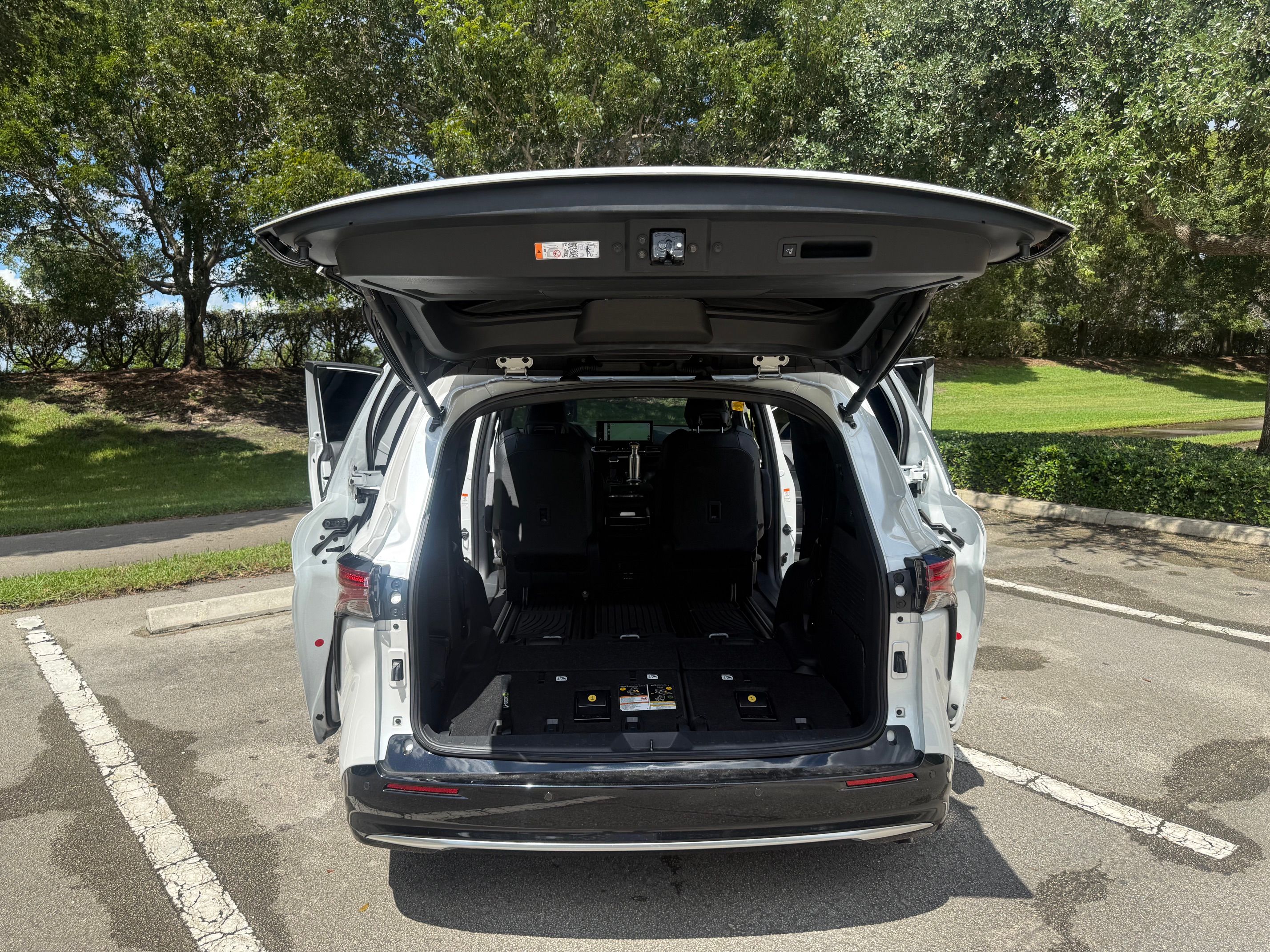 Used 2026 Toyota Sienna Platinum AWD/4WD image 27
