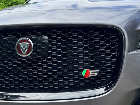 Used 2019 Jaguar F-PACE S AWD/4WD image 5