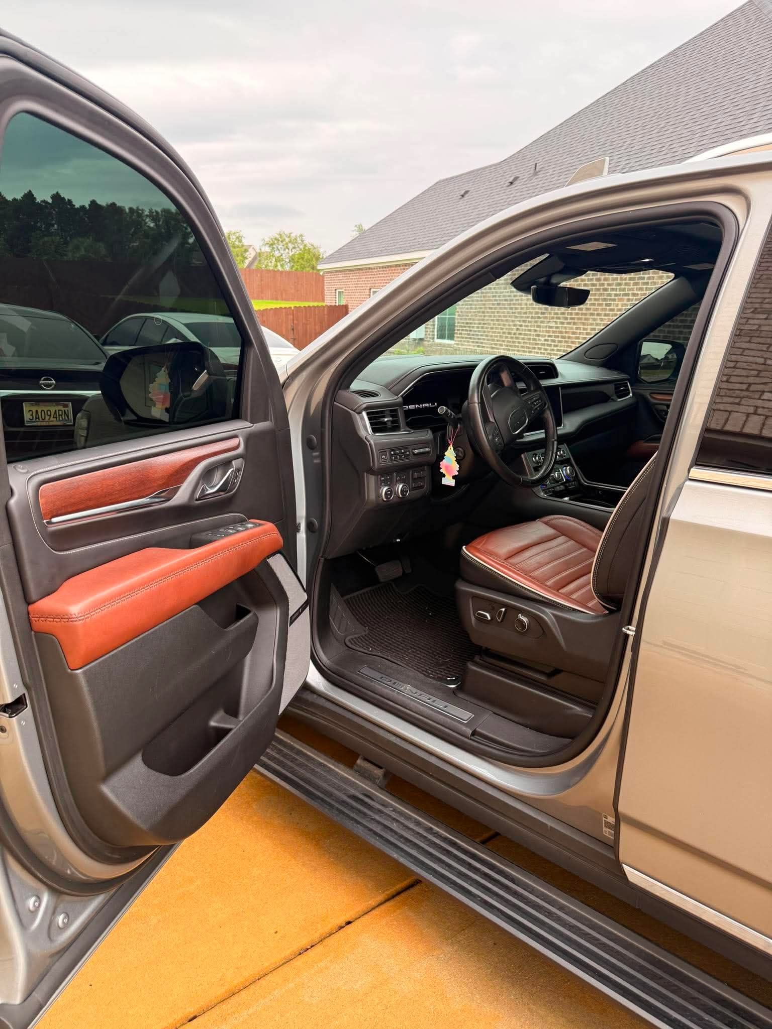 Used 2023 GMC Yukon Denali Ultimate AWD/4WD image 4