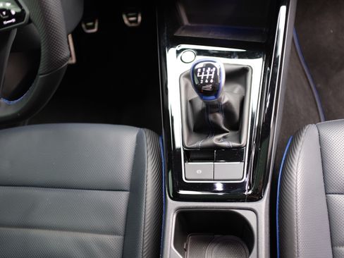 Used 2024 Volkswagen Golf R image 10