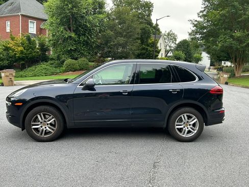 Used 2017 Porsche Cayenne AWD/4WD image 13