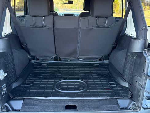 Used 2015 Jeep Wrangler Unlimited Sahara w/ Connectivity Group image 10