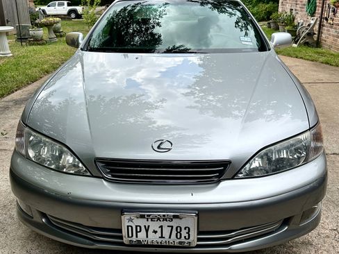 Used 2000 Lexus ES 330 FWD image 1