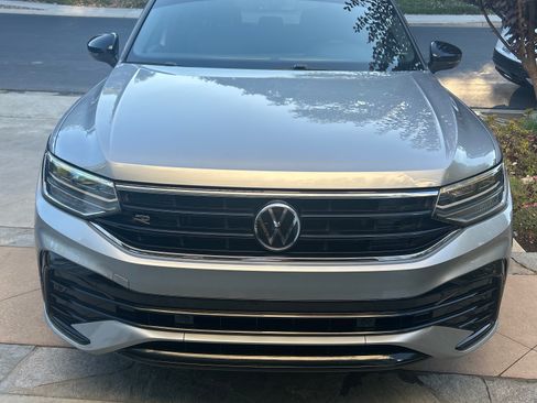 Used 2023 Volkswagen Tiguan SE R-Line image 24