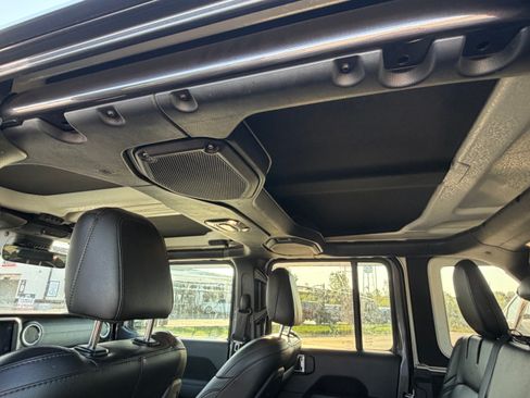 Used 2021 Jeep Wrangler Unlimited Rubicon 4xe w/ Cold Weather Group AWD/4WD image 14