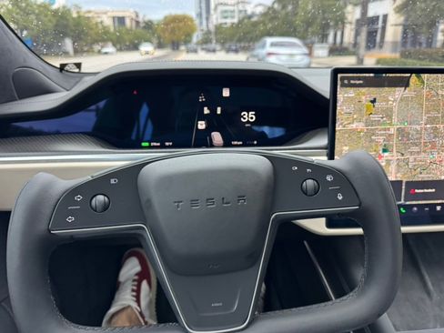 Used 2021 Tesla Model S Plaid image 2