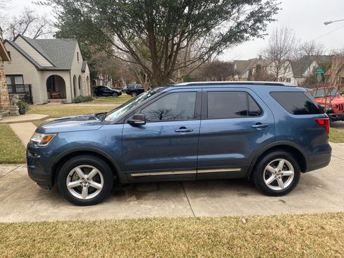 Used 2019 Ford Explorer XLT w/ Equipment Group 201A image 5