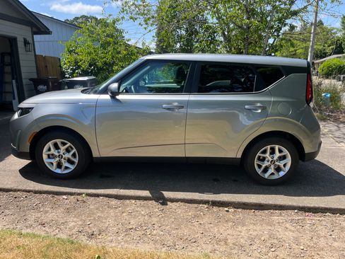 Used 2024 Kia Soul LX w/ Option Group 015 FWD image 5