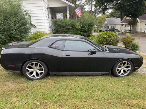 Used 2013 Dodge Challenger R/T image 1