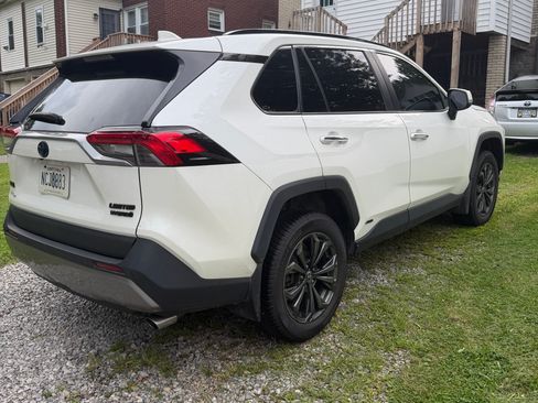Used 2022 Toyota RAV4 Limited AWD/4WD image 8