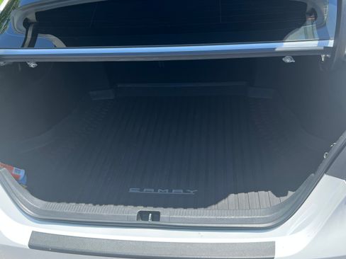 Used 2018 Toyota Camry SE w/ Convenience Package FWD image 16