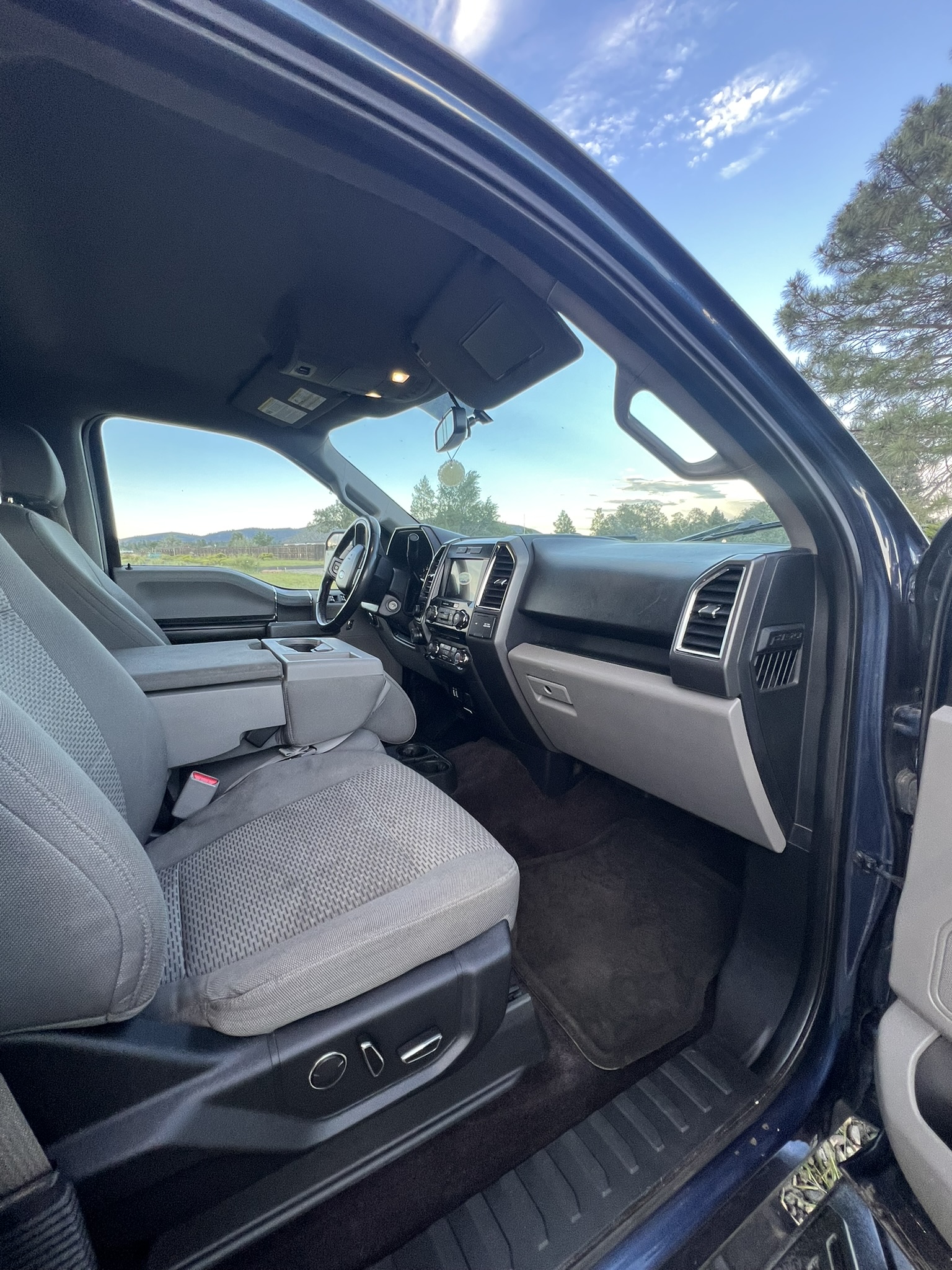 Used 2016 Ford F150 XLT w/ Equipment Group 302A Luxury AWD/4WD image 11