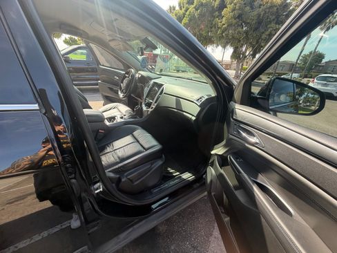 Used 2014 Cadillac SRX FWD image 6