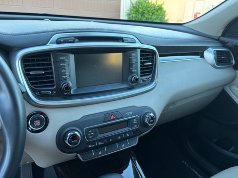 Used 2019 Kia Sorento EX AWD/4WD image 12