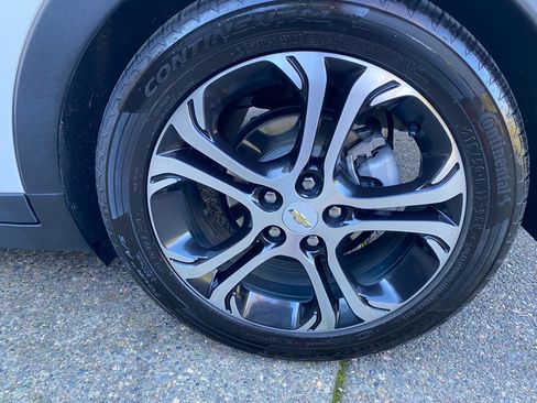 Used 2019 Chevrolet Bolt Premier w/ Infotainment Package image 15