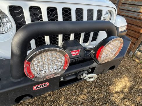 Used 2023 Jeep Gladiator Sport AWD/4WD image 9