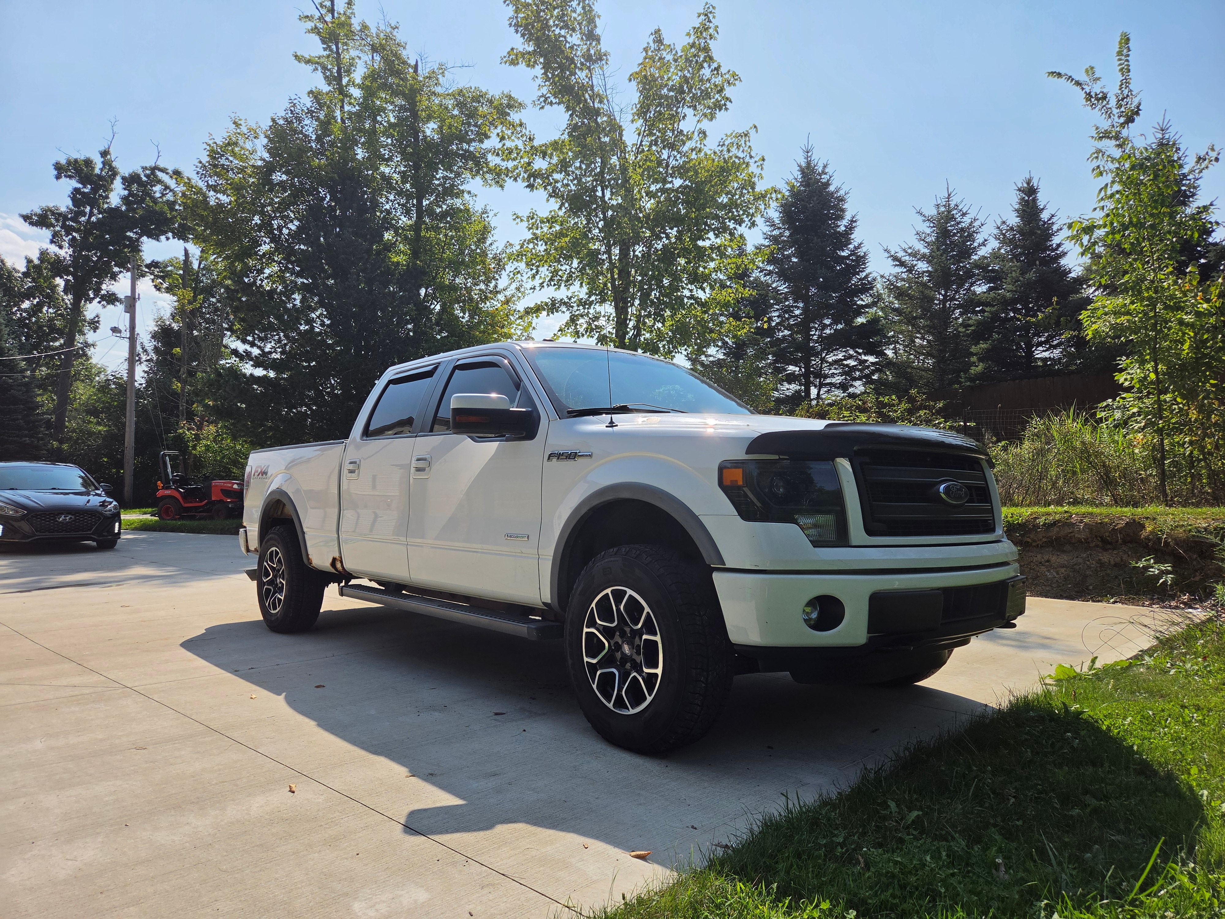 Used 2014 Ford F150 FX4 w/ Equipment Group 402A Luxury AWD/4WD image 1