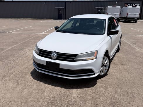 Used 2015 Volkswagen Jetta SE FWD image 1