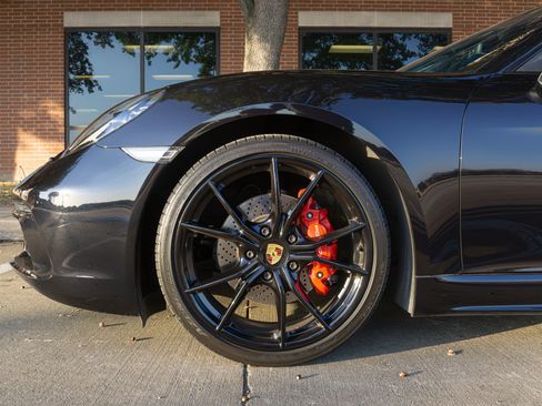 Used 2018 Porsche 718 Cayman S image 9