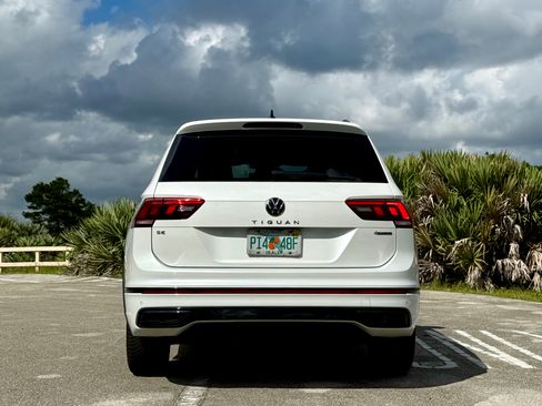 Used 2022 Volkswagen Tiguan SE R-Line image 6