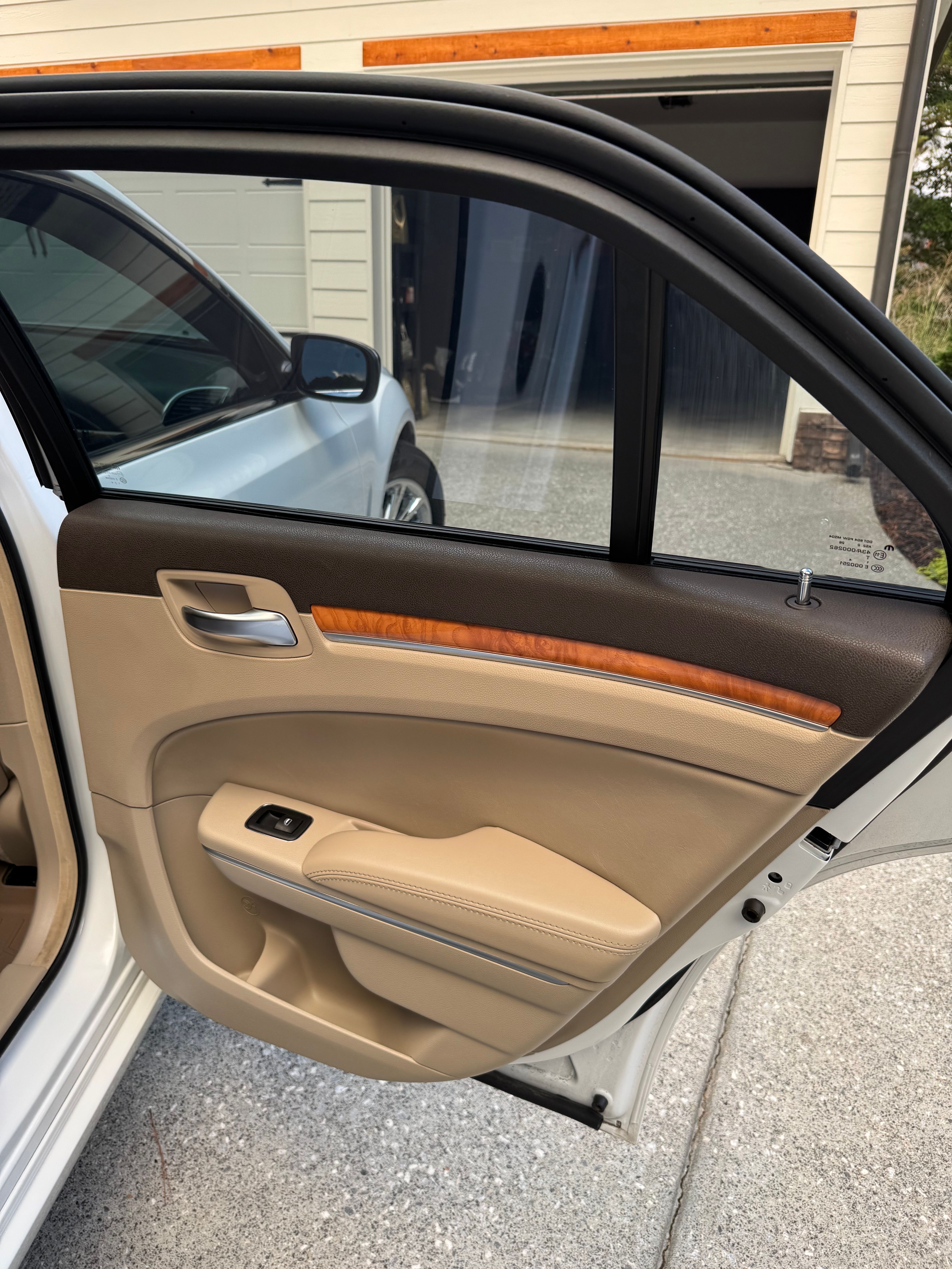 Used 2013 Chrysler 300 C RWD image 16