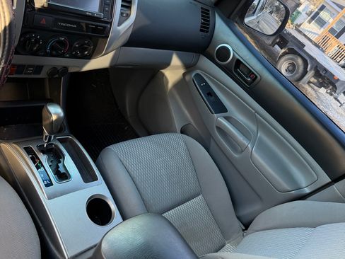 Used 2015 Toyota Tacoma PreRunner w/ SR5 Package RWD image 8