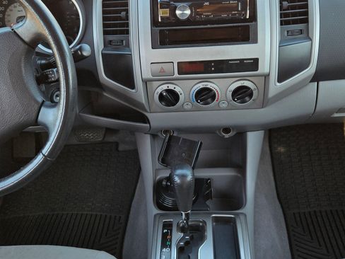 Used 2006 Toyota Tacoma PreRunner w/ SR5 Pkg #2 image 51