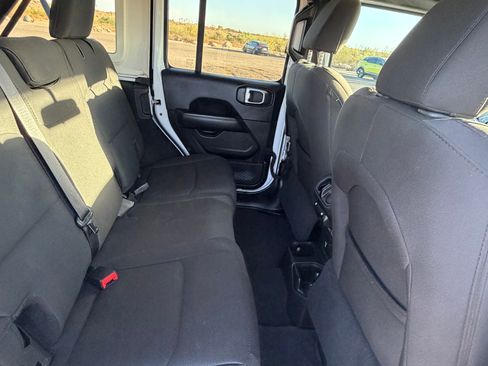 Used 2019 Jeep Wrangler Unlimited Sahara AWD/4WD image 13