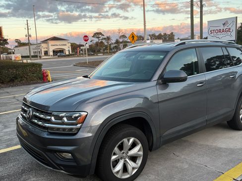 Used 2018 Volkswagen Atlas SE image 2