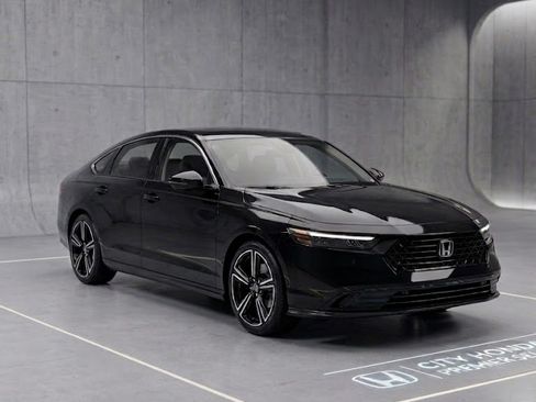 Used 2024 Honda Accord Sport image 2