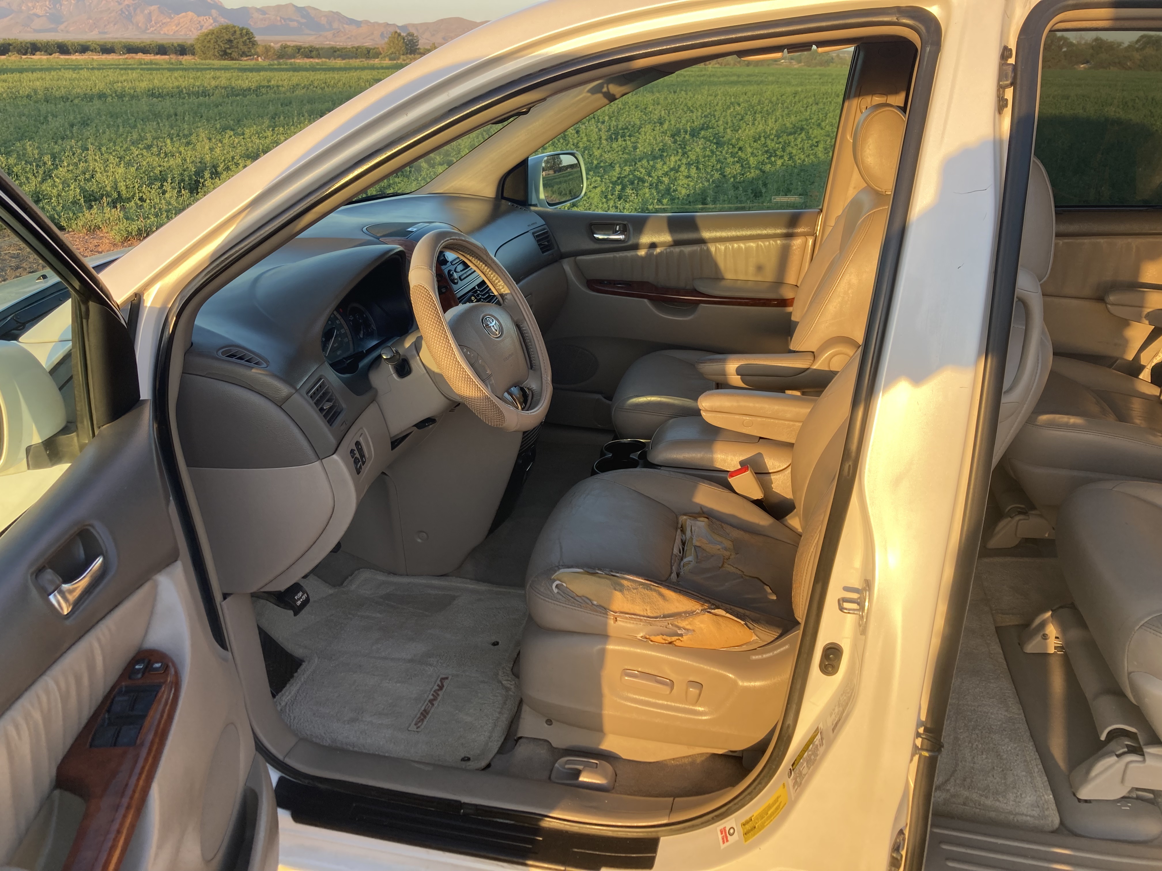 Used 2004 Toyota Sienna XLE w/ XLE Pkg 12 FWD image 12
