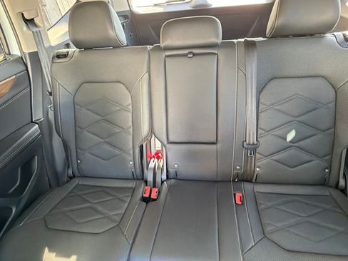 Used 2025 Volkswagen Atlas SE w/ Panoramic Sunroof Package FWD image 14