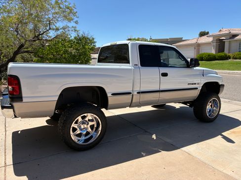 Used 1998 Dodge Ram 1500 Truck 4x4 Quad Cab image 1