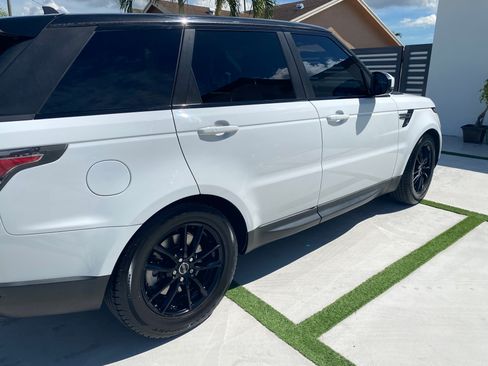 Used 2016 Land Rover Range Rover Sport SE image 4