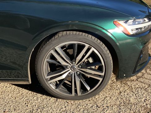 Used 2020 Volvo V60 T6 R-Design image 8