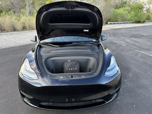 Used 2022 Tesla Model Y Long Range image 13