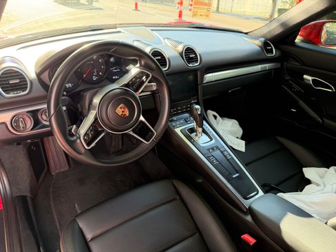 Used 2018 Porsche 718 Cayman RWD image 9
