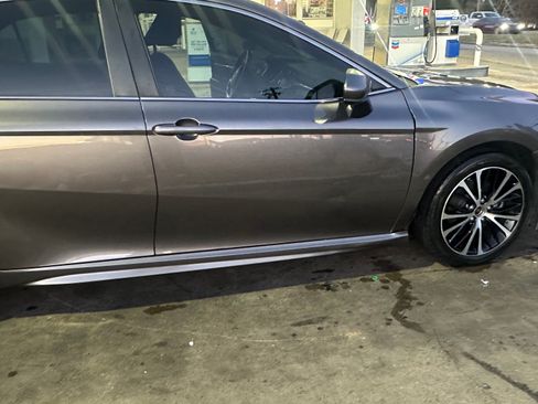 Used 2019 Toyota Camry SE image 12