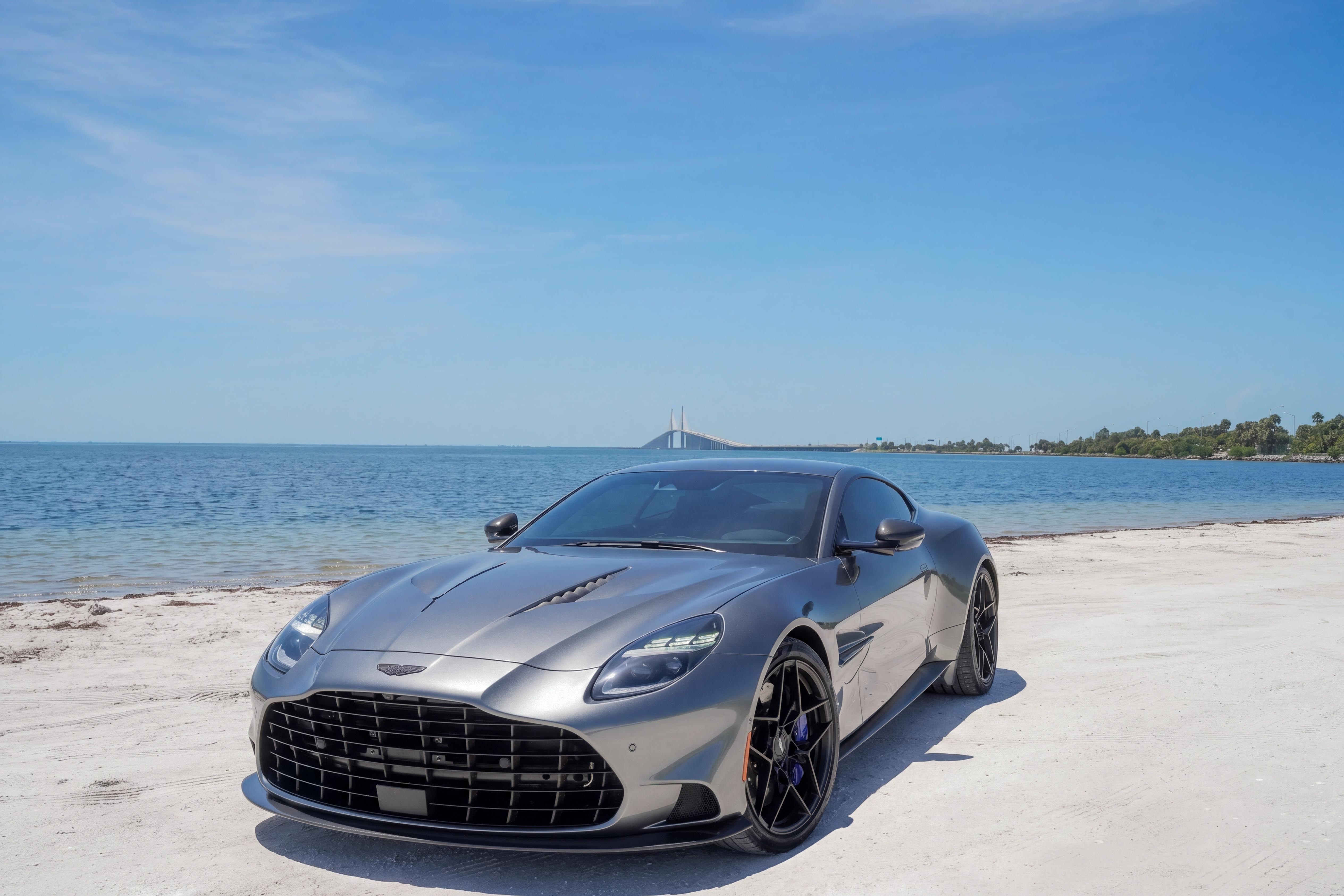 Used 2025 Aston Martin Vanquish RWD image 2