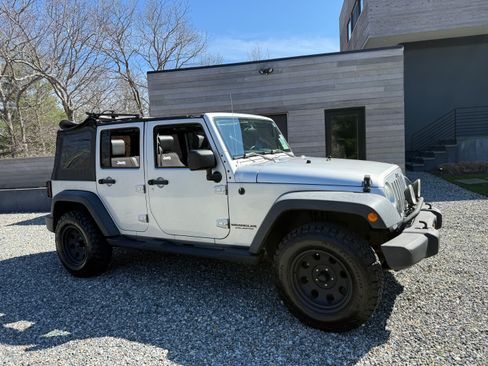 Used 2010 Jeep Wrangler Unlimited Sport image 6
