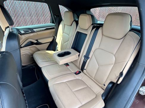 Used 2014 Porsche Cayenne Diesel Platinum Edition image 10