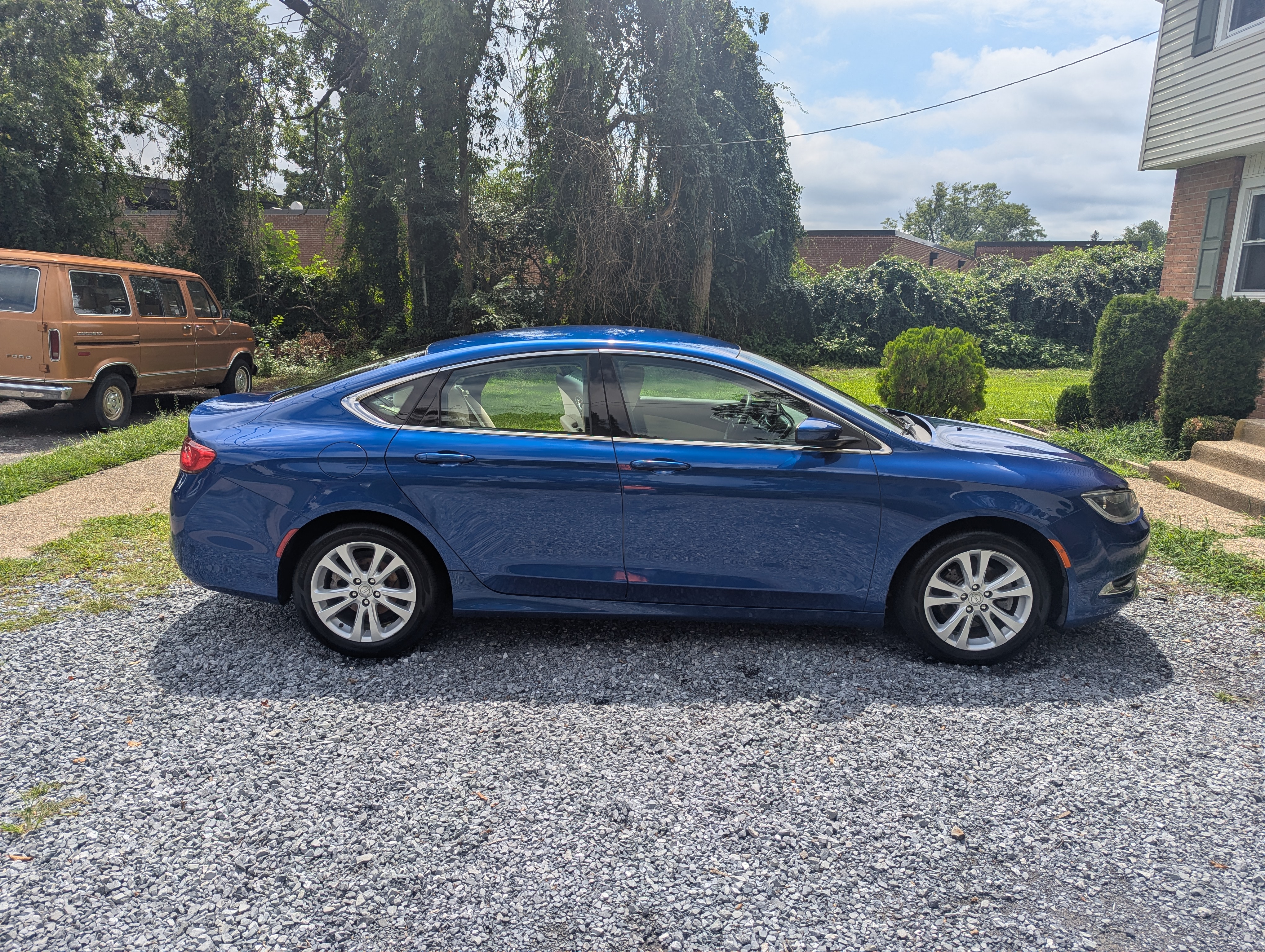 Used 2015 Chrysler 200 Limited FWD image 16
