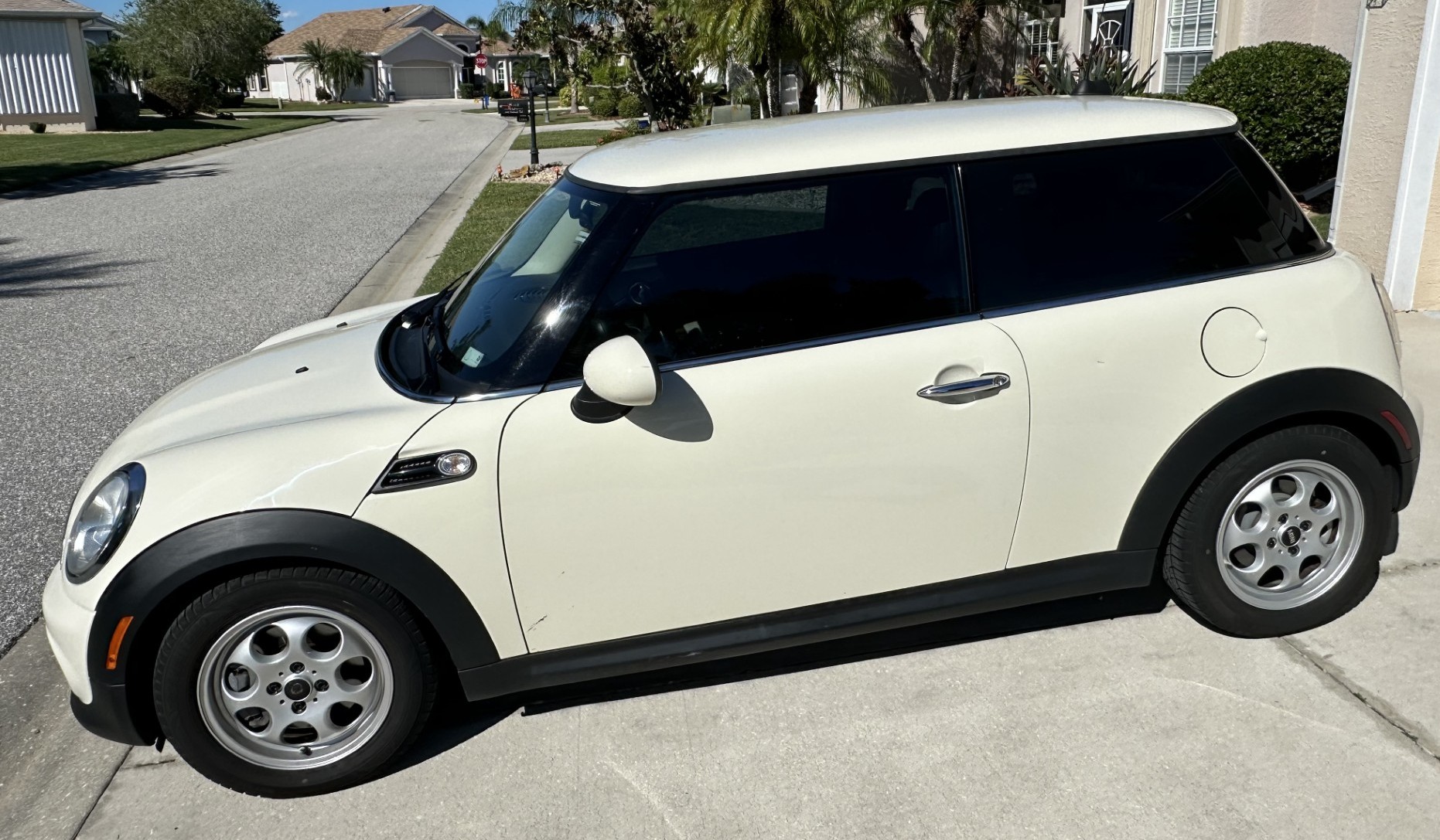 Used 2012 MINI Cooper Hardtop FWD image 1