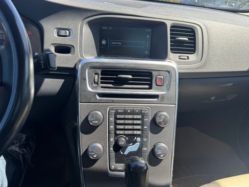 Used 2011 Volvo S60 T6 image 13